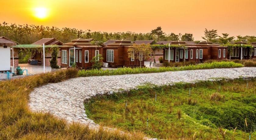 Prew Lom Chom Nam Resort Ban Phan Sadet Nok Exterior foto