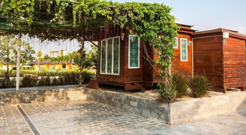 Prew Lom Chom Nam Resort Ban Phan Sadet Nok Exterior foto