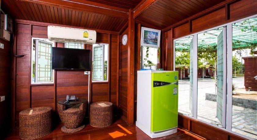 Prew Lom Chom Nam Resort Ban Phan Sadet Nok Exterior foto