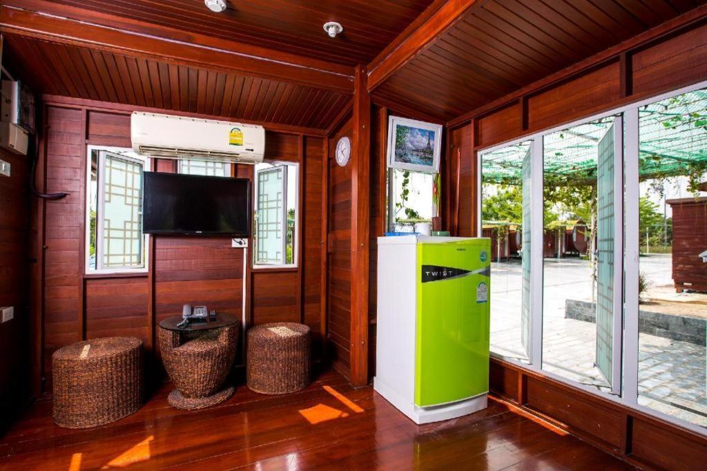 Prew Lom Chom Nam Resort Ban Phan Sadet Nok Exterior foto