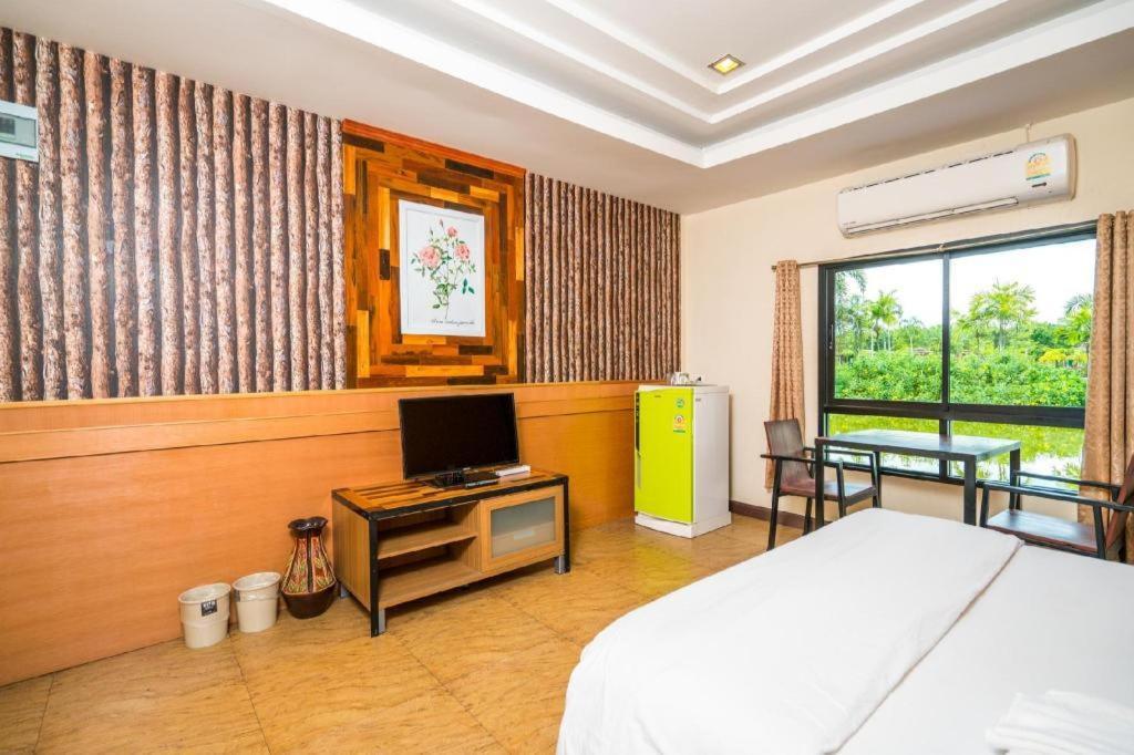 Prew Lom Chom Nam Resort Ban Phan Sadet Nok Exterior foto