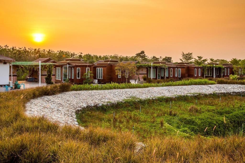 Prew Lom Chom Nam Resort Ban Phan Sadet Nok Exterior foto
