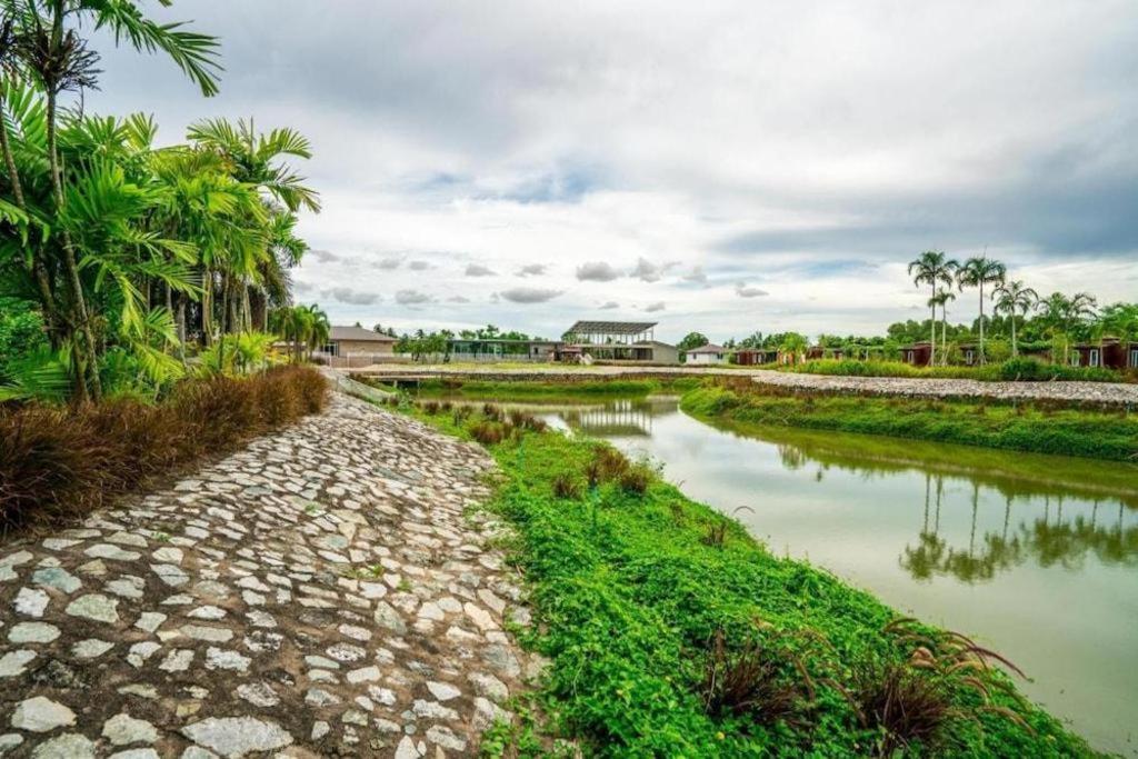 Prew Lom Chom Nam Resort Ban Phan Sadet Nok Exterior foto