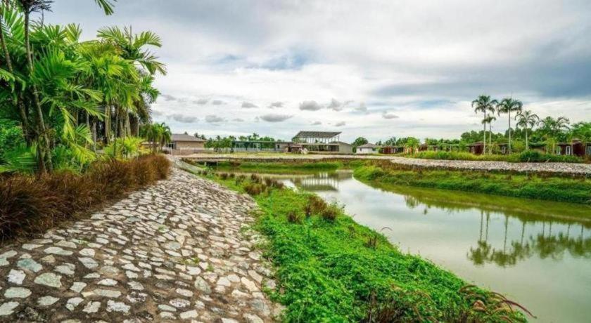 Prew Lom Chom Nam Resort Ban Phan Sadet Nok Exterior foto